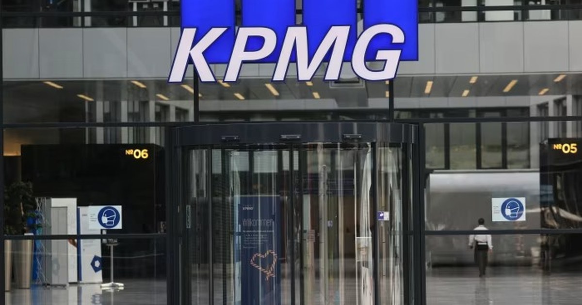 KPMG 사무소 입구 — 폴리마켓·감사인 정보 우위 칼럼 썸네일