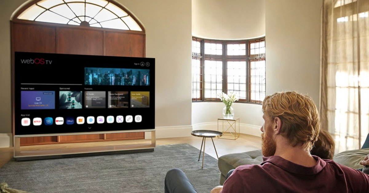 LG webOS TV 홈 화면 — 스마트 TV 프라이버시 칼럼 썸네일